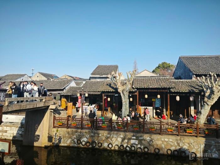 杨延康｜胡少峰《获麟之地》温故知新的影纹刺破柔软的内心